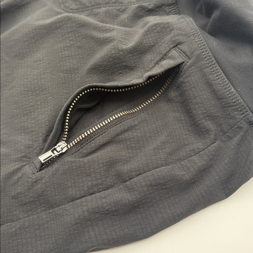 Athleta Trekkie North Shorts Womens 6 Black Hiking Travel Utility Lightweight - Picture 11 of 16